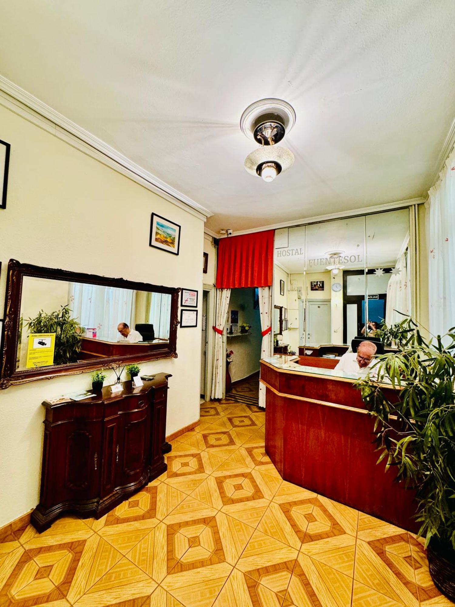 Hostal Fuentesol Madrid Exterior foto