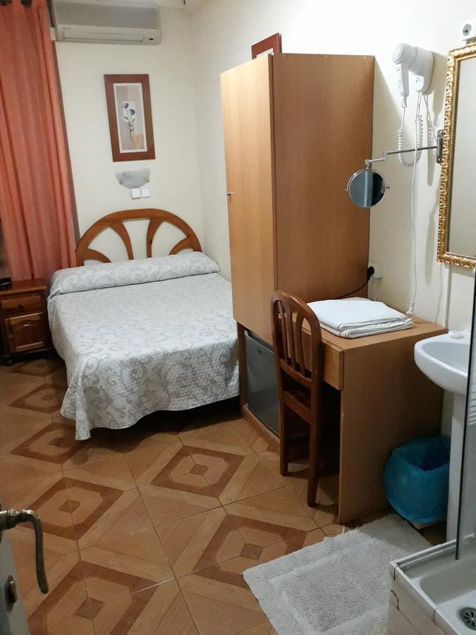 Hostal Fuentesol Madrid Exterior foto
