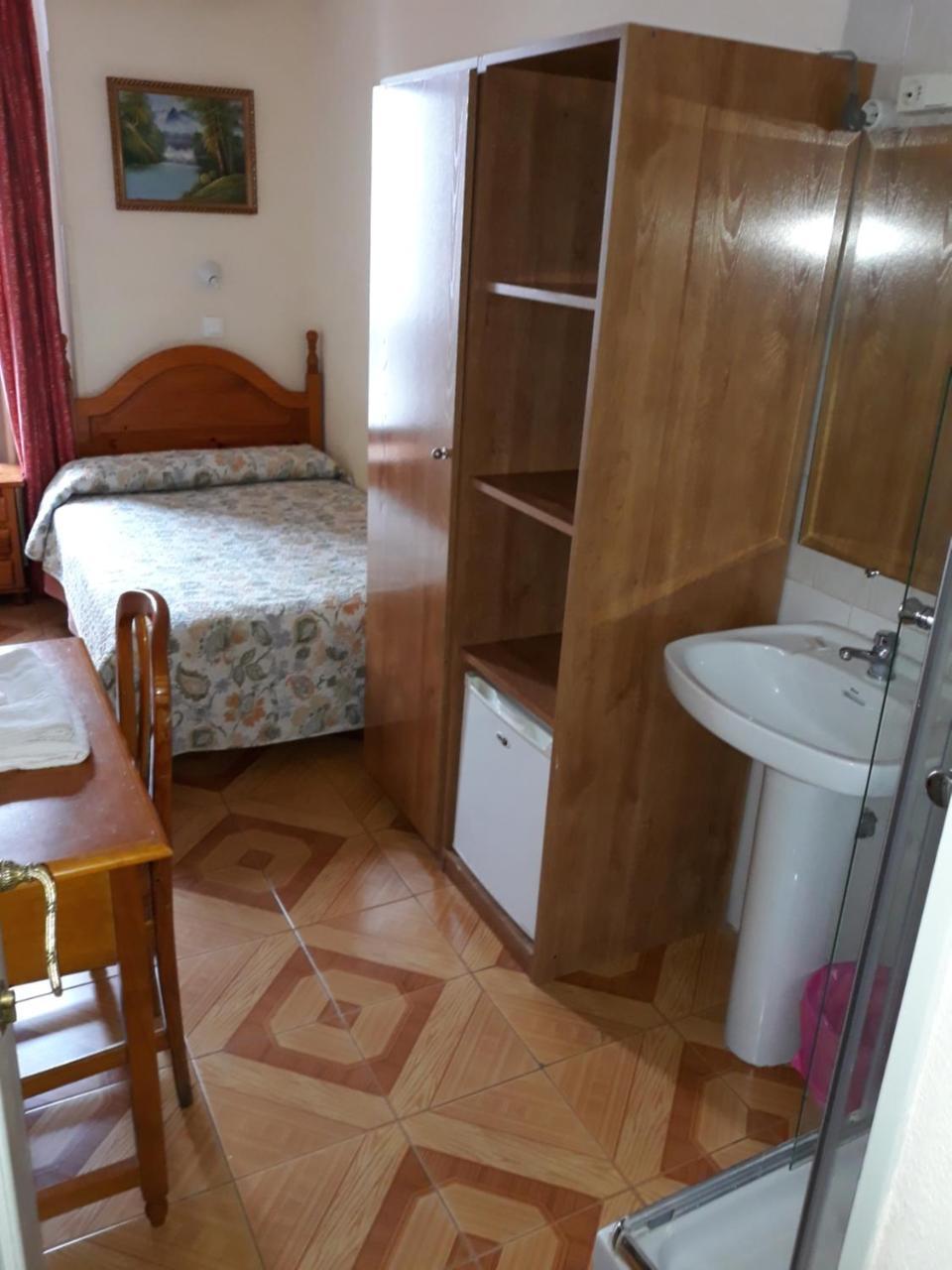 Hostal Fuentesol Madrid Exterior foto