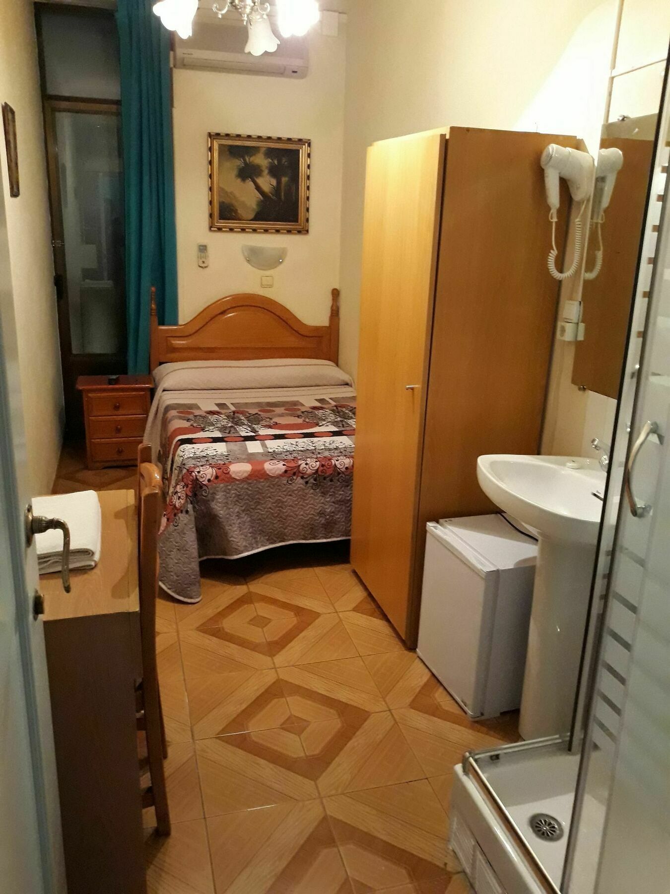 Hostal Fuentesol Madrid Exterior foto